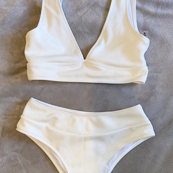 White bikini - Picture 1 of 2